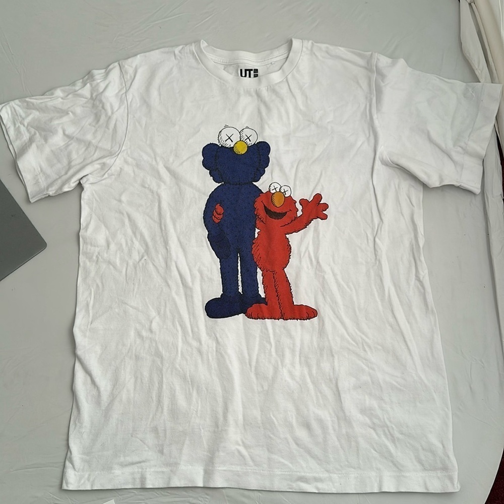 Uniqlo x Kaws Sesame Street white red blue short sleeve crew neck t-shirt